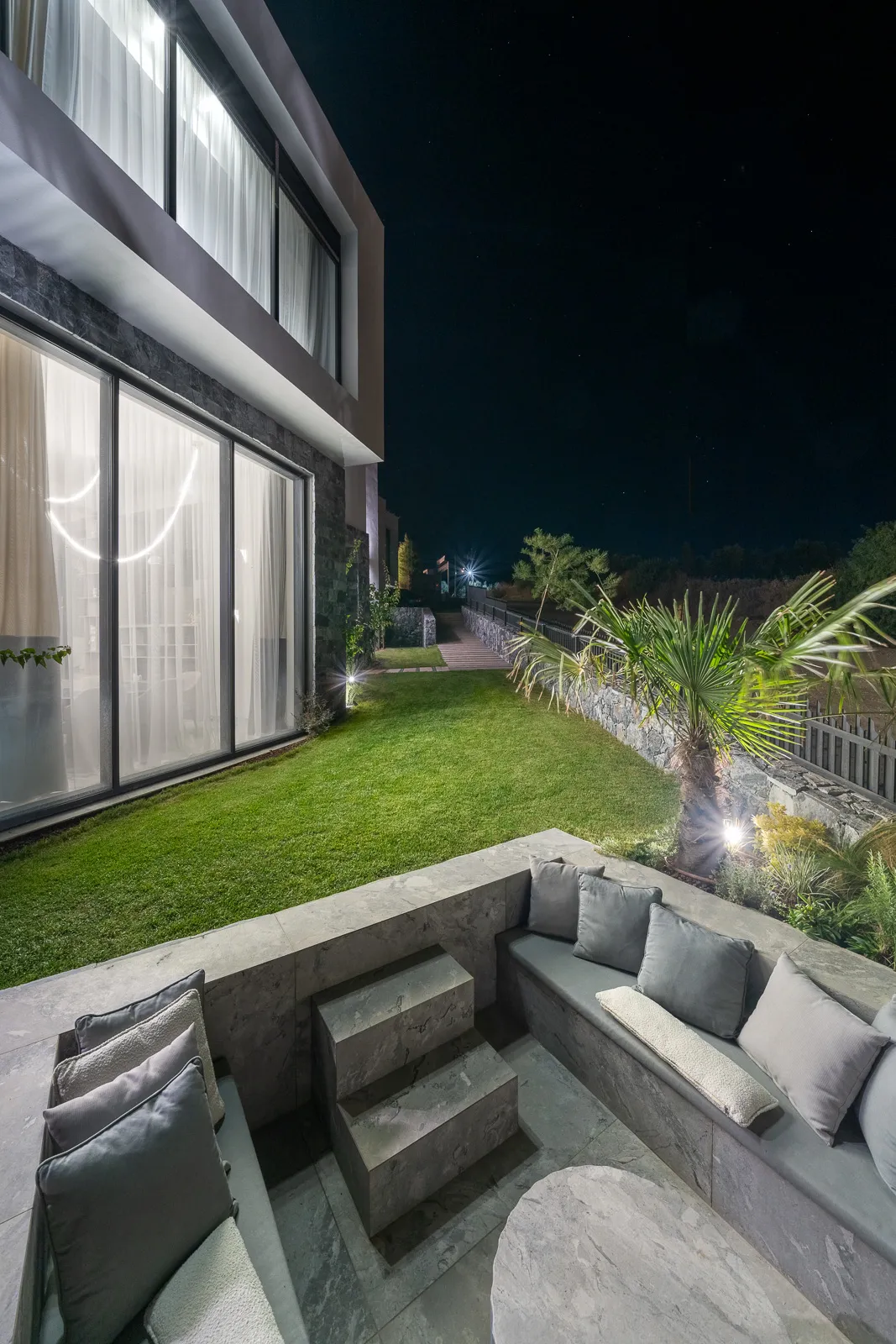 Tiara Holidays - Alicanto Luxury Villas - garden